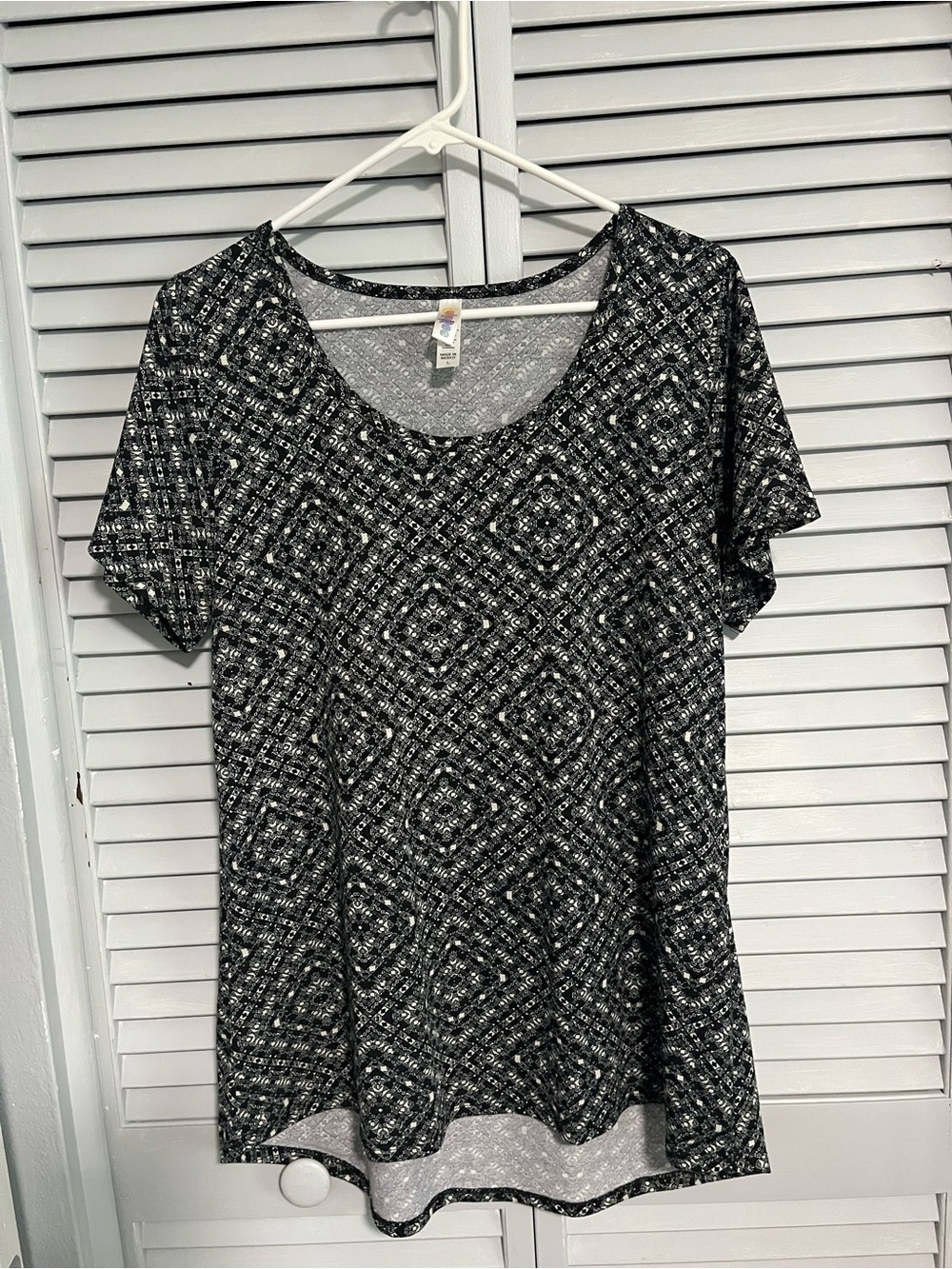 LuLaRoe Black & White Short Sleeve Classic Tee